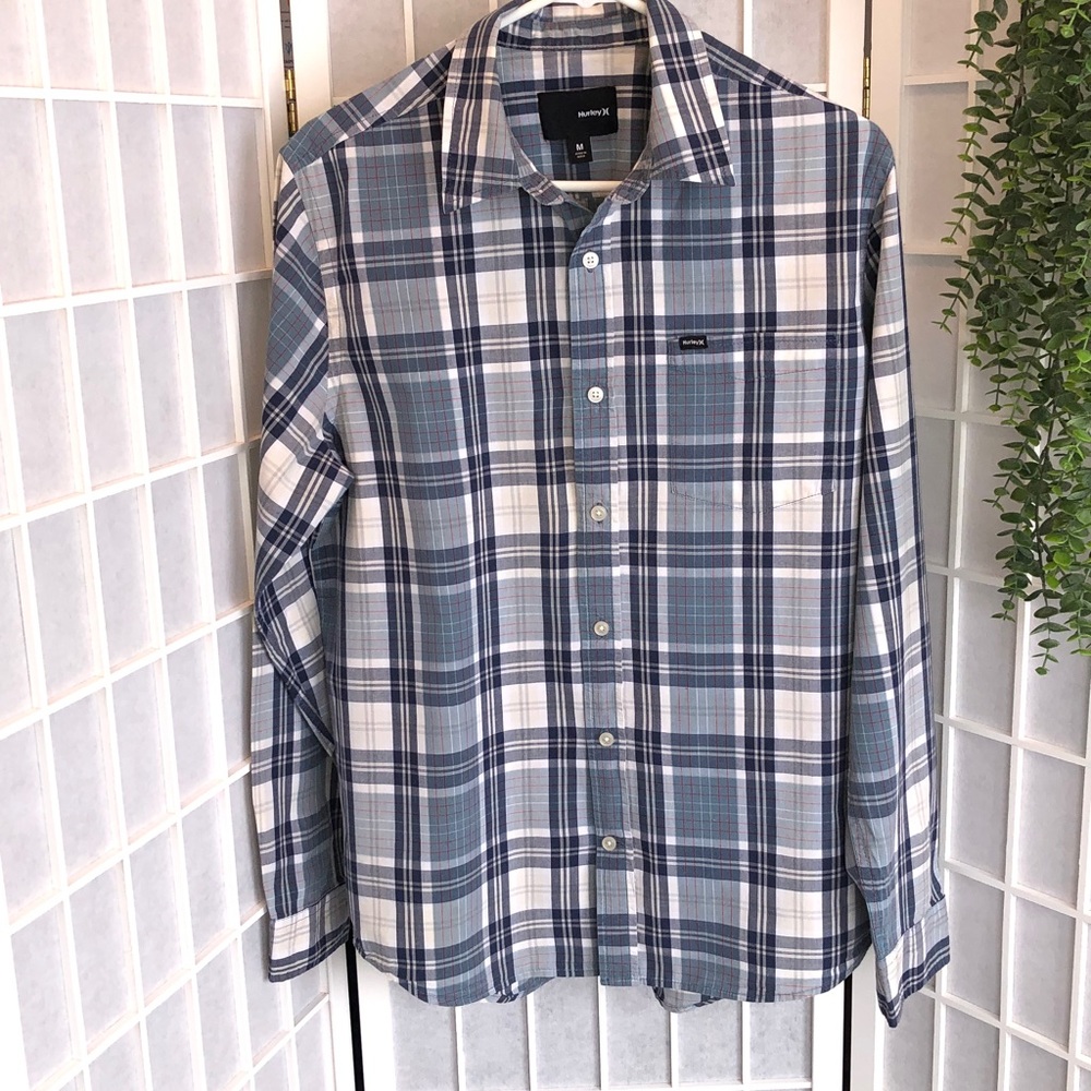 Hurley L/S Button Down 100% Cotton Plaid Shirt in Size M. Like New Condition.